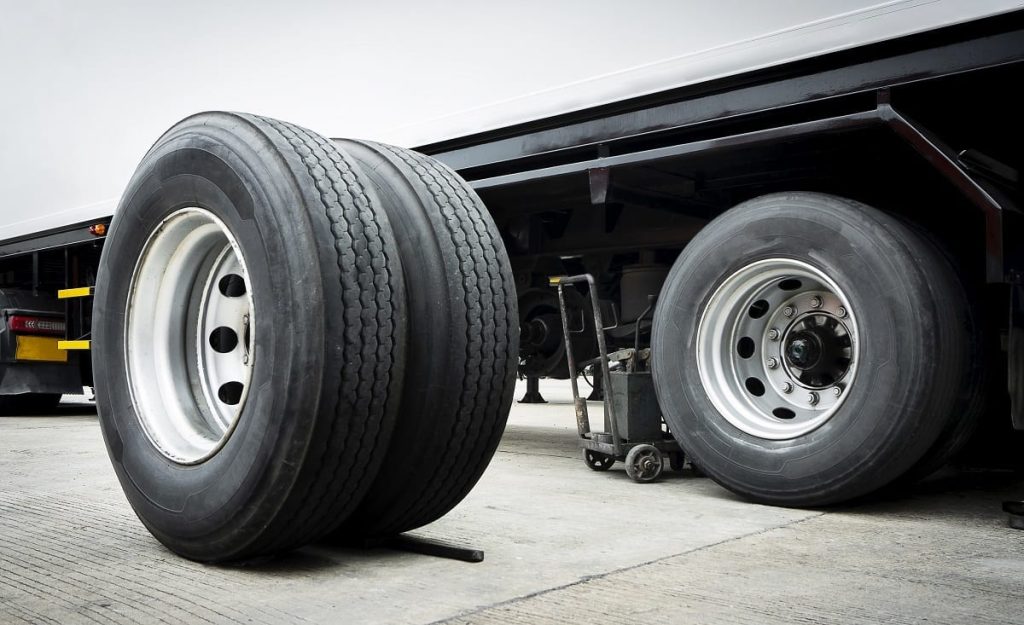 Mẹo bảo dưỡng lốp xe tải để tránh các điểm áp suất cao
